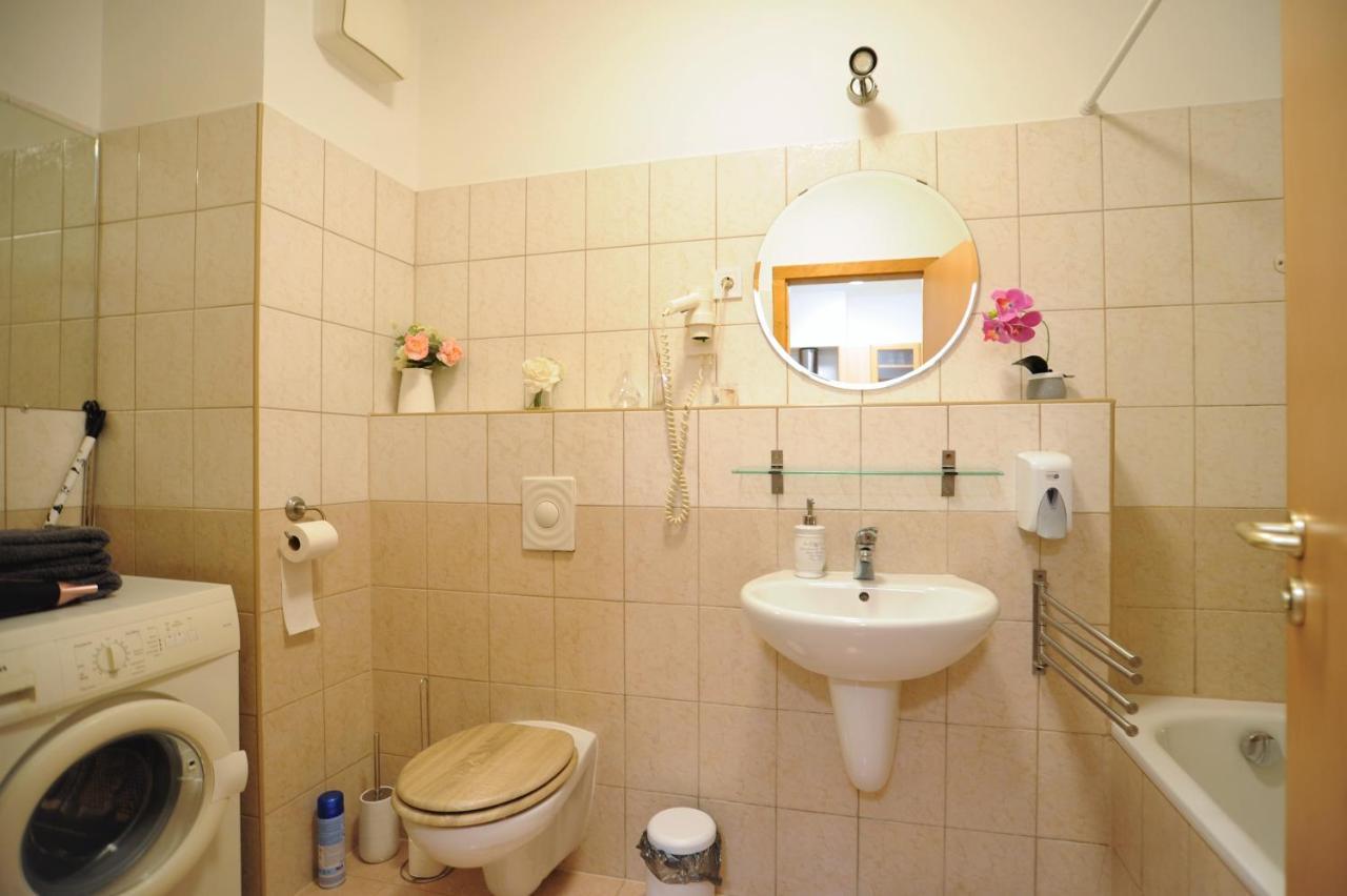 Lovely Apartment In The Heart Of Budapeste Exterior foto